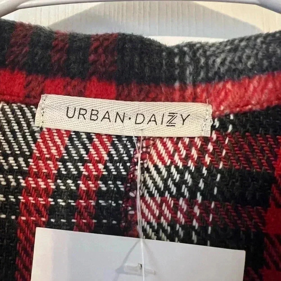 Urban Daizy Cropped Plaid Shacket. NWT. Size Small - Picture 4 of 4